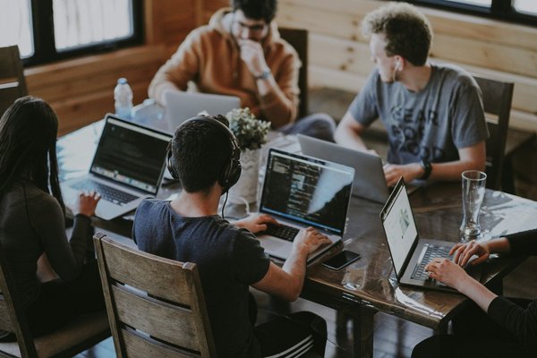 Comment choisir une formation en communication digitale adaptée à vos besoins