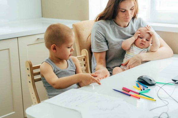 Comment bien choisir une entreprise de ménage et de garde d’enfants ?
